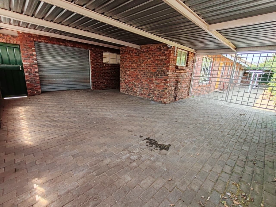 3 Bedroom Property for Sale in Kannoniers Park North West